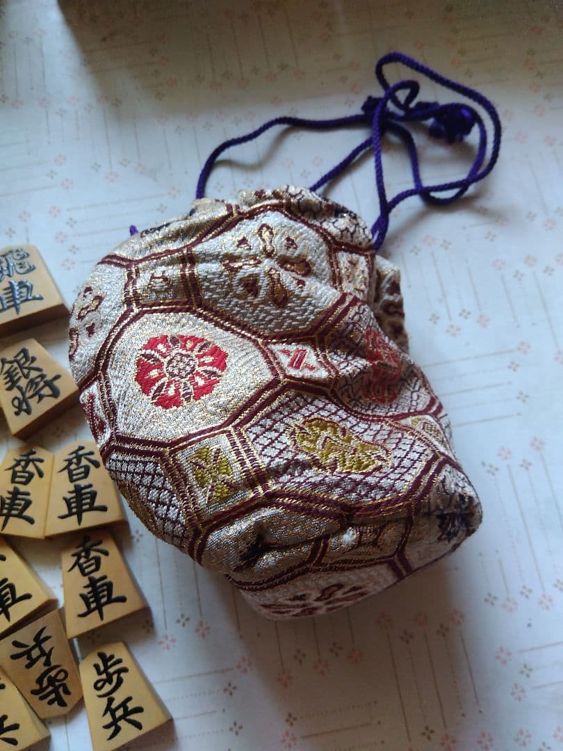 盛り上げ駒天竜作錦旗の書体