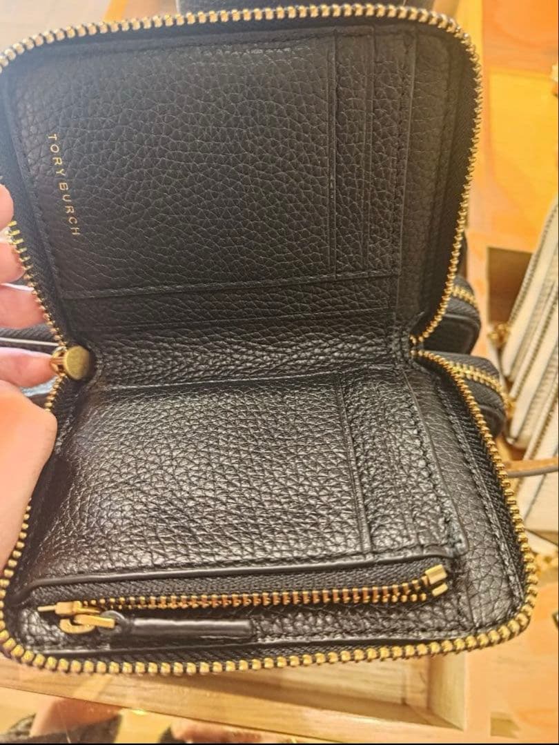 Tory Burch ブラックレザー 二つ折り財布 新品