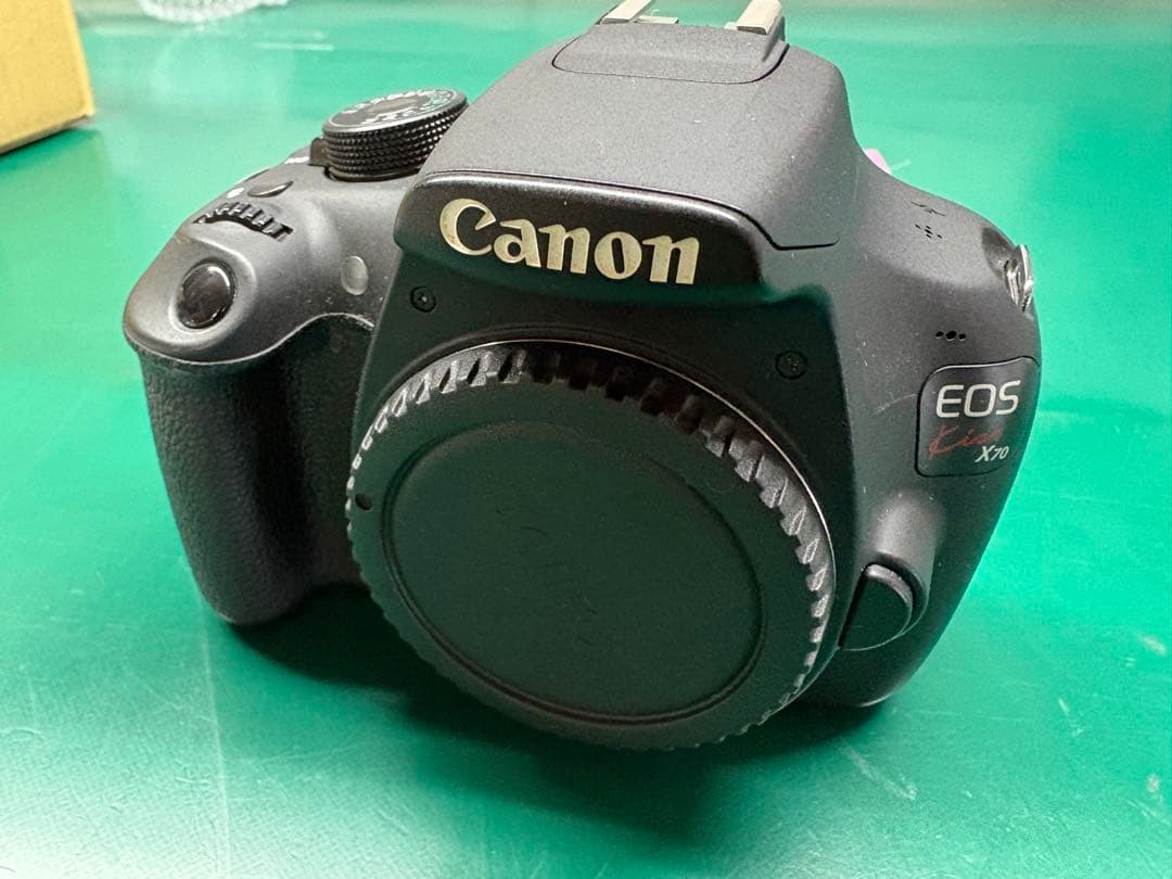 Canon EOS Kiss X70 デジタル一眼レフカメラ