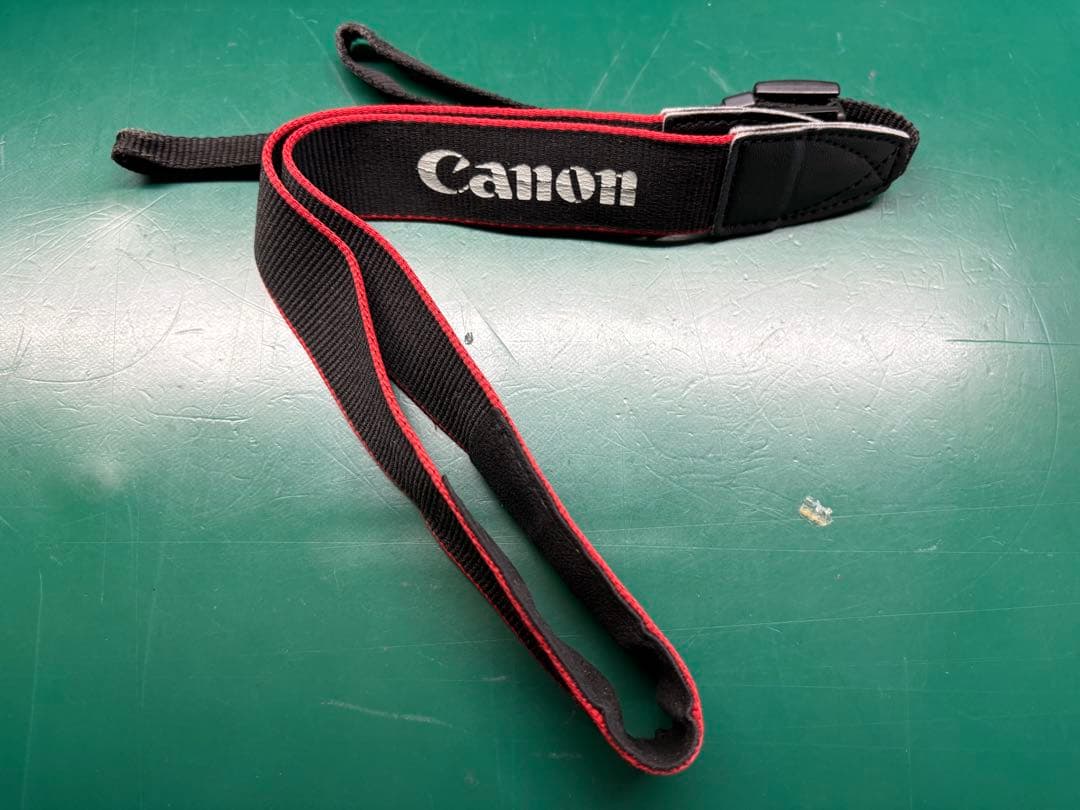 Canon EOS Kiss X70 デジタル一眼レフカメラ