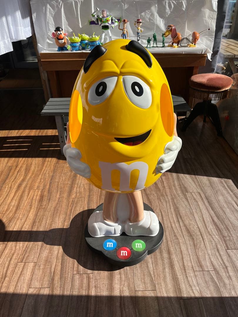 げんちゃん　 M&M's イエロー　ディスプレイ