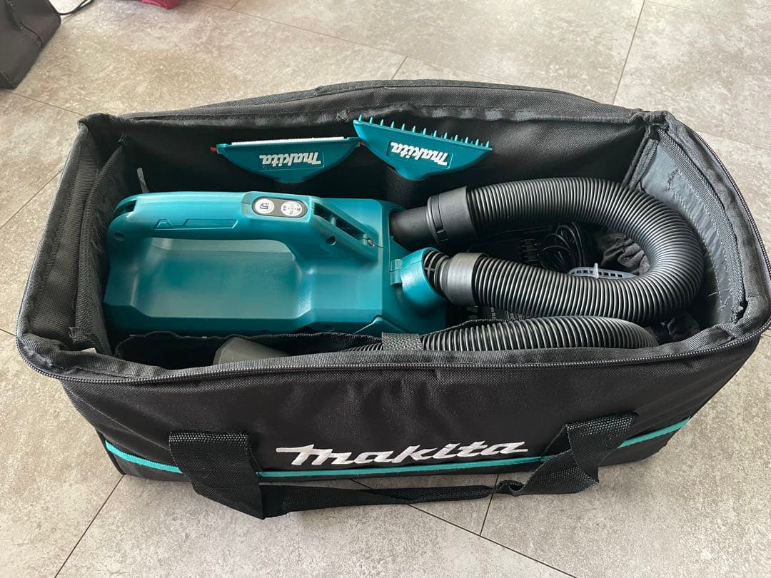 Makita CL121D 充電式掃除機 バッテリー充電器付　美品　マキタ掃除機