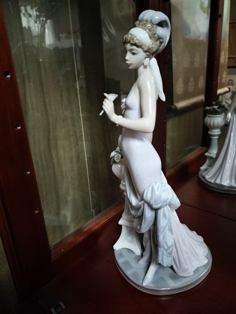 【専用です！】【欠けあり】リヤドロ　大型　 陶器人形　貴婦人　No.5377