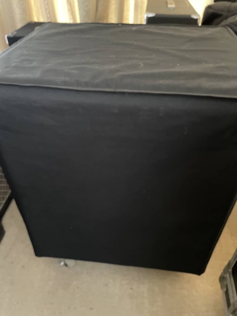 入手困難！モンスターベースキャビ！PHIL JONES BASS 16B