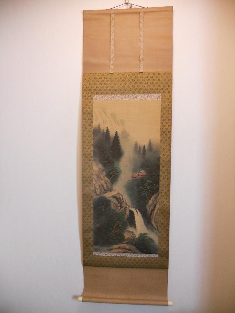 掛け軸 華風 彩色山水 絹本 希少 軸装 茶道具 掛軸 美品 です。