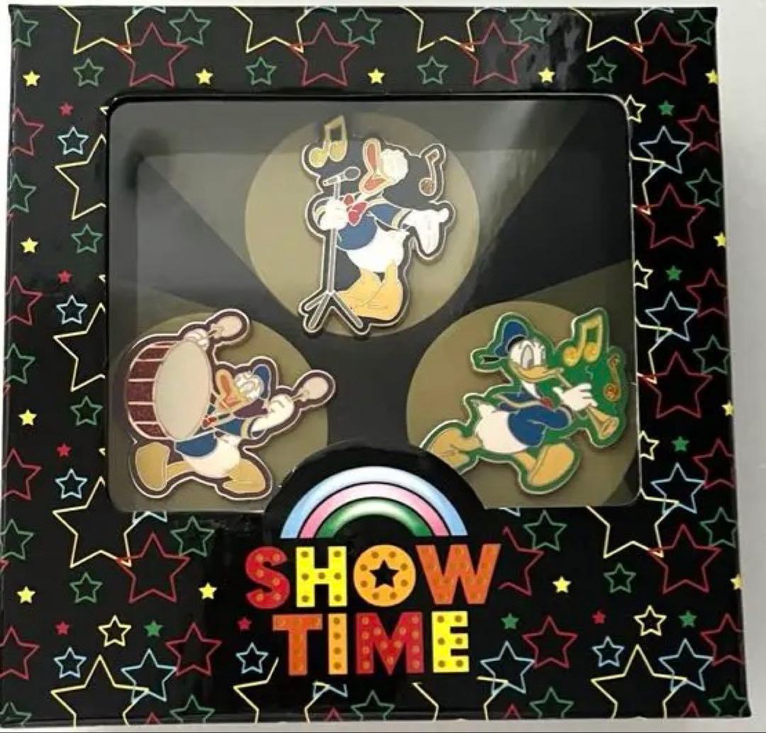 【新品】ディズニー　ドナルド　限定500　ピンバッジセット