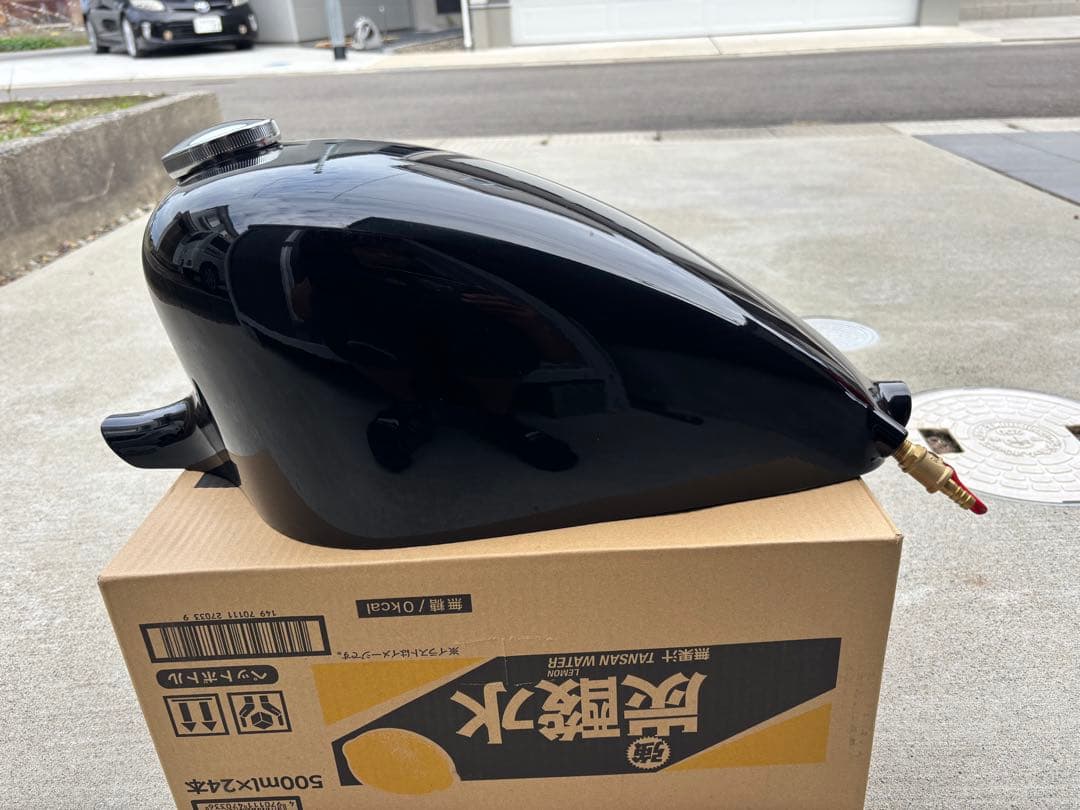 スポーツスター　タンク