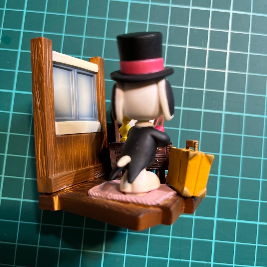 スヌーピー　フィギュア　身だしなみを整えるスヌーピー