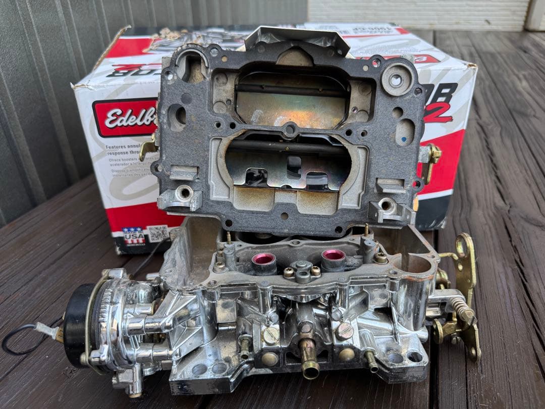 ジャンクEdelbrock AVS2 650fcm OHキット付き