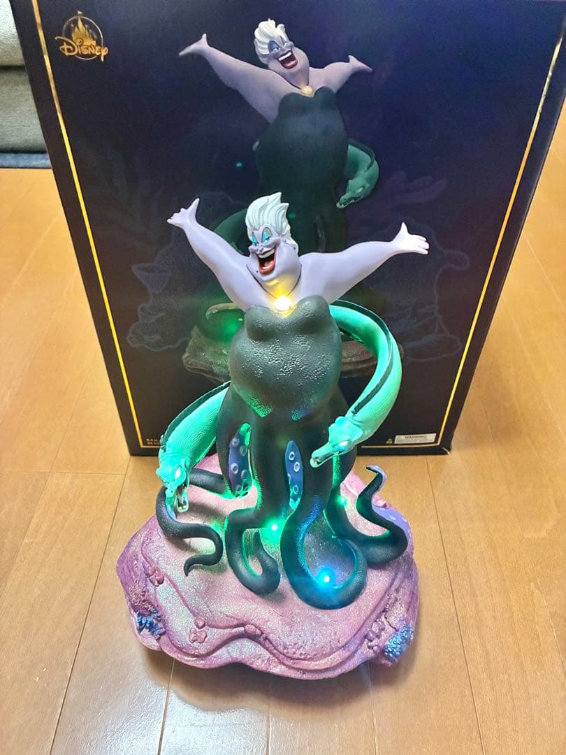 アースラ リトルマーメイド　ライトアップフィギュア ディズニーストア　限定
