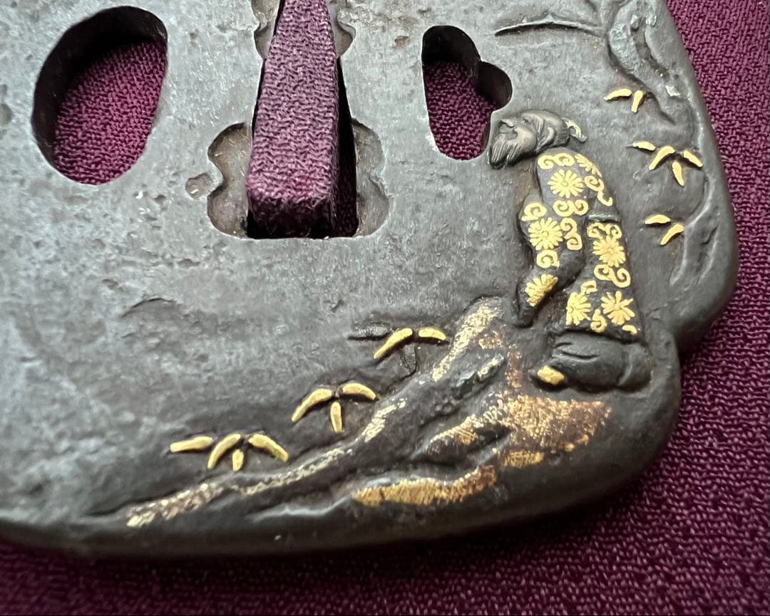 刀装具 鐔 唐人山見図金銀象嵌鉄地鐔 大刀鐔 山河木 日本刀 年代物 箱付き