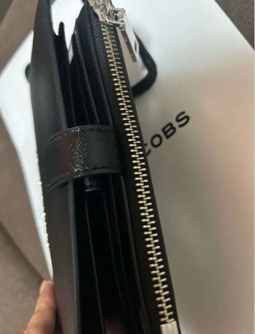 即購入可✰【新品】MARC JACOBS 二つ折り財布 黒フォンリストレット