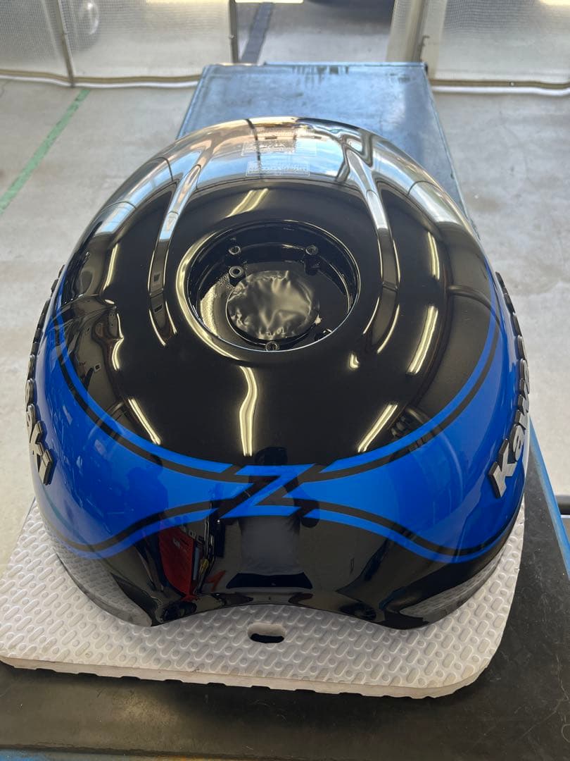 Kawasaki Z900RS 2024年モデル凹みあり燃料タンク