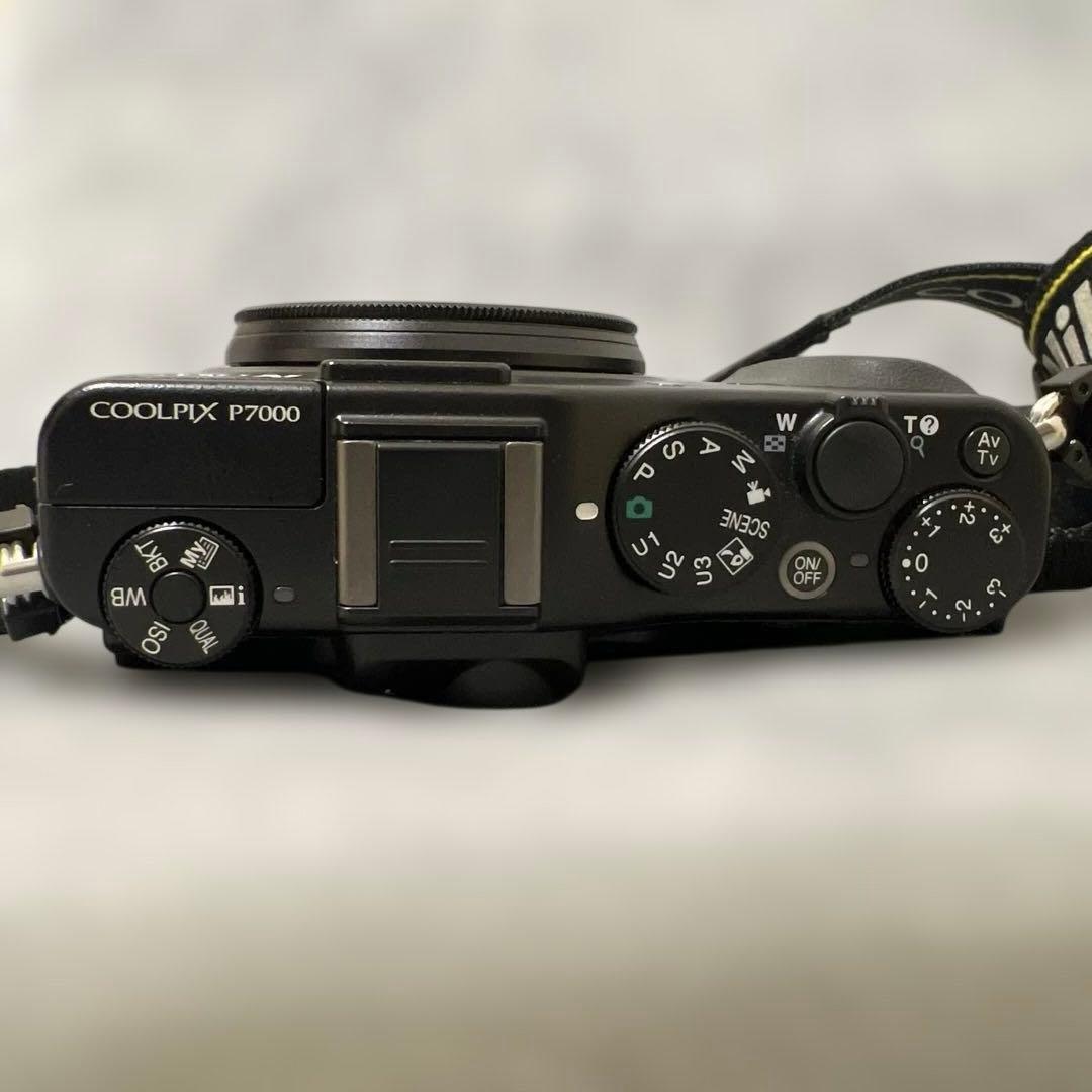 Nikon COOLPIX P7000 本体 バッテリーチャージャー付き