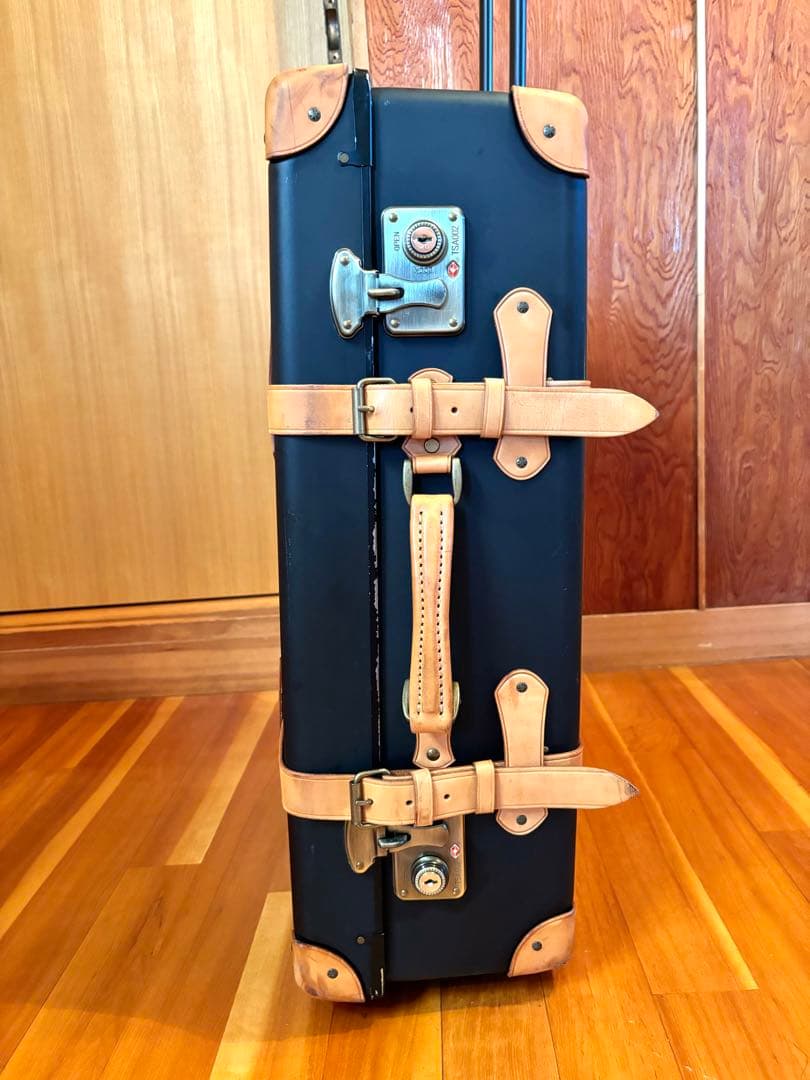 【廃盤】TRIO スーツケース/キャリーケース CLOONEY ベルト付 日本製