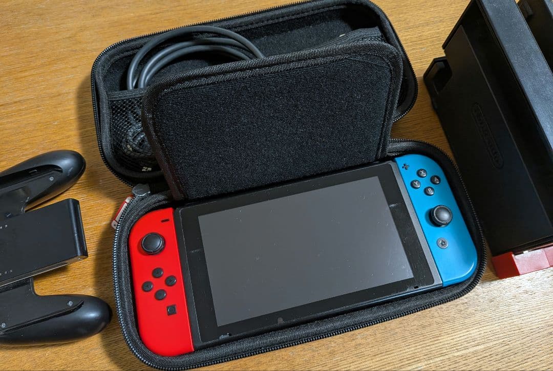 中古品　Nintendo Switch 赤/青 本体
