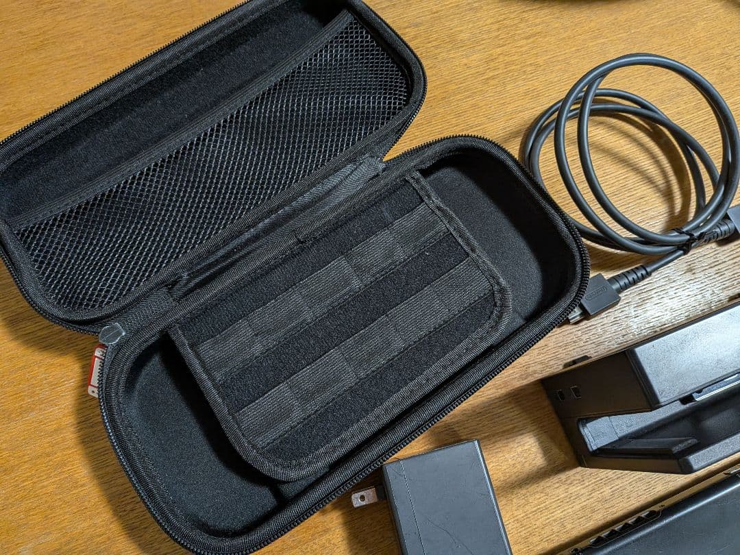 中古品　Nintendo Switch 赤/青 本体