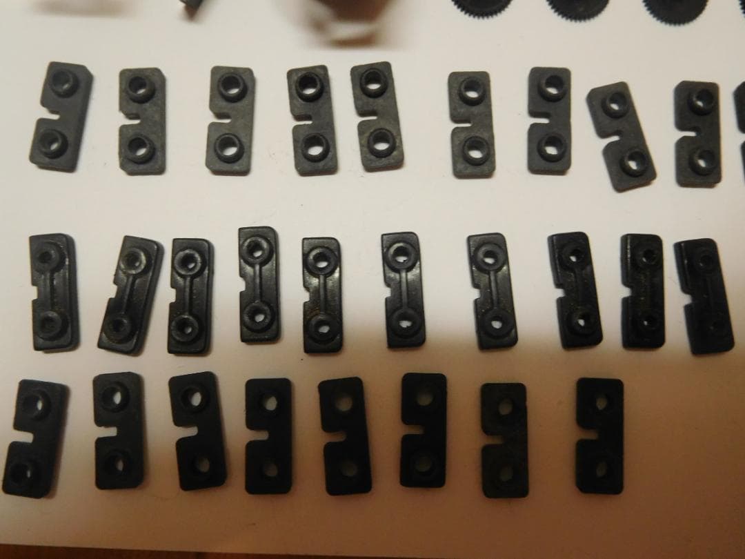 フタバ　 S3101 マイクロサーボ15個とその他まとめ売り