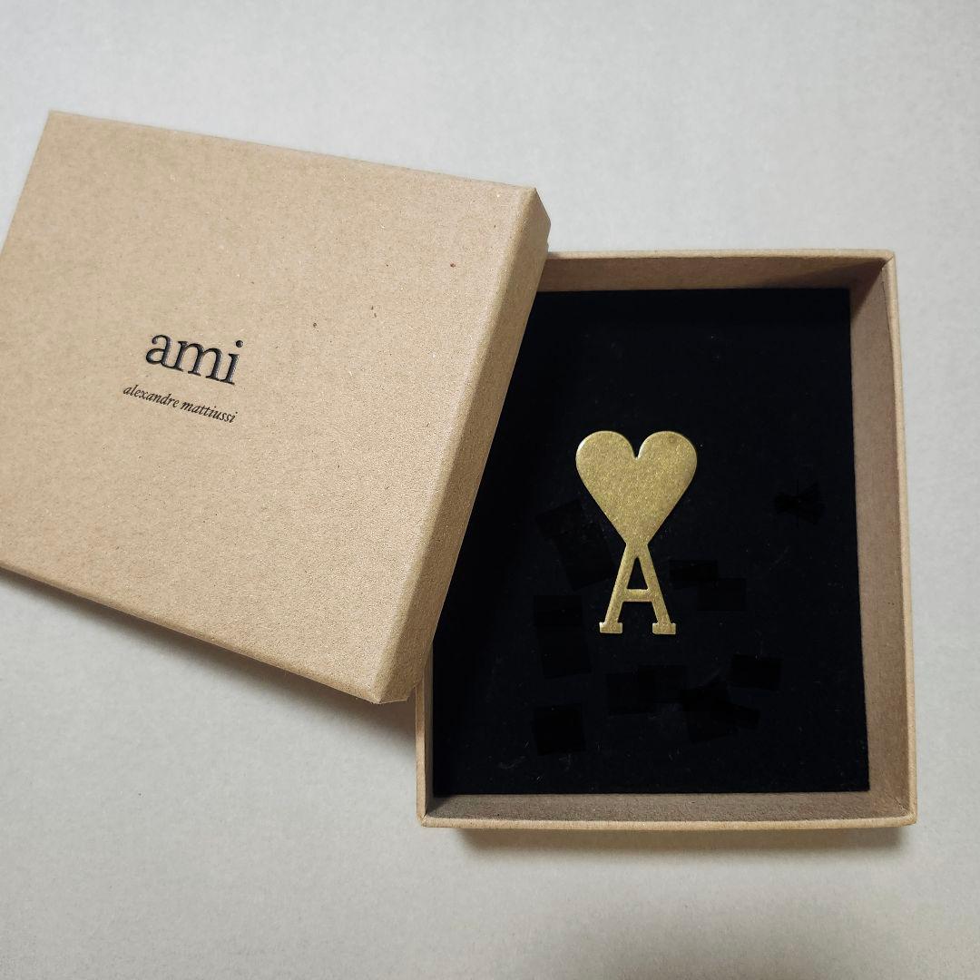 【新品未使用】Ami Paris (アミパリス) ブローチ