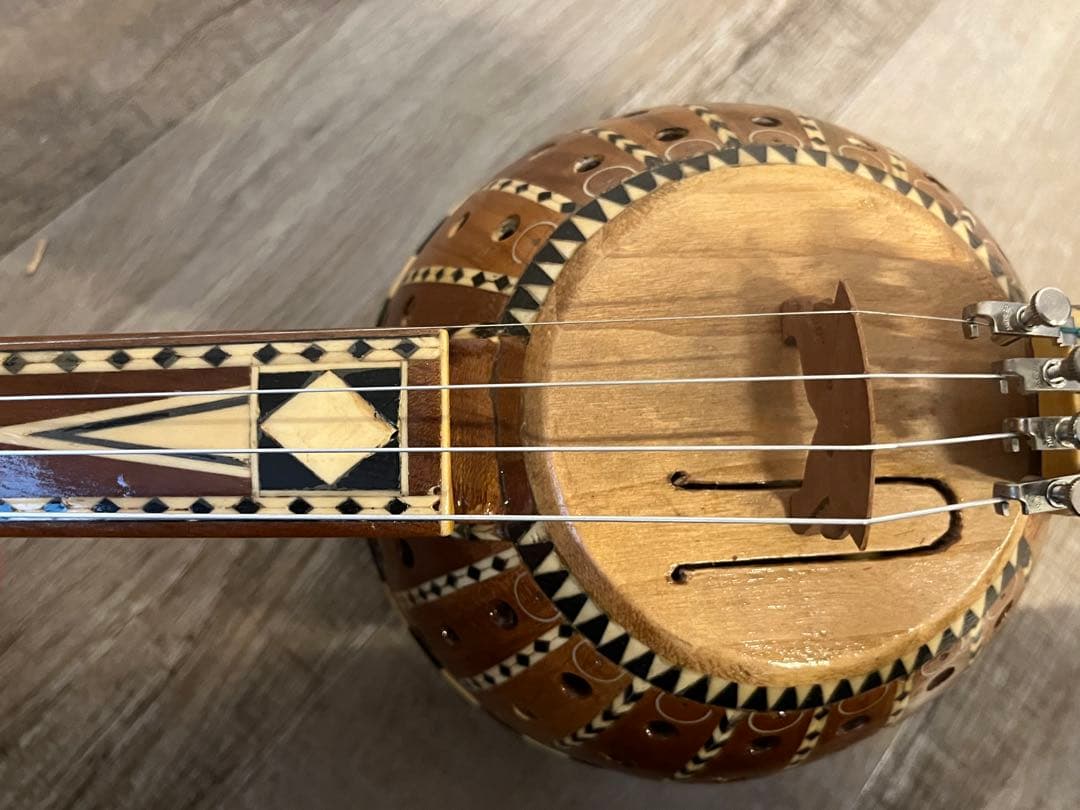 ギジェク ウイグル 寄木細工 民族楽器 木製4弦楽器 弓 ハードケース