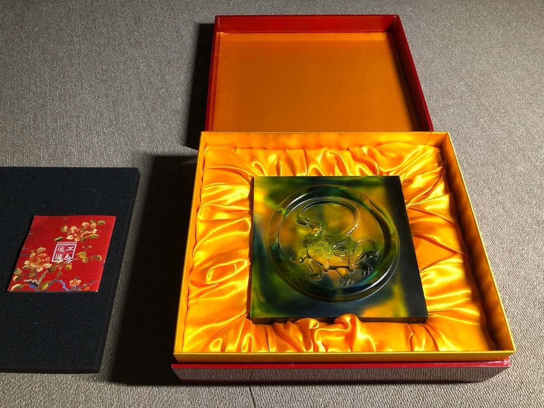 瑠璃置物。玄武文。美品。2005年作品。琉璃工坊。美術品。自家藏出。