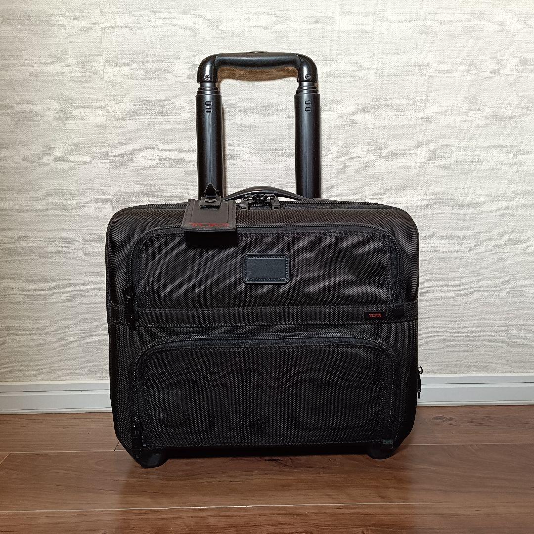 TUMI コンパクト エキスパンダブル ホィールド ブリーフ 機内持込可 黒