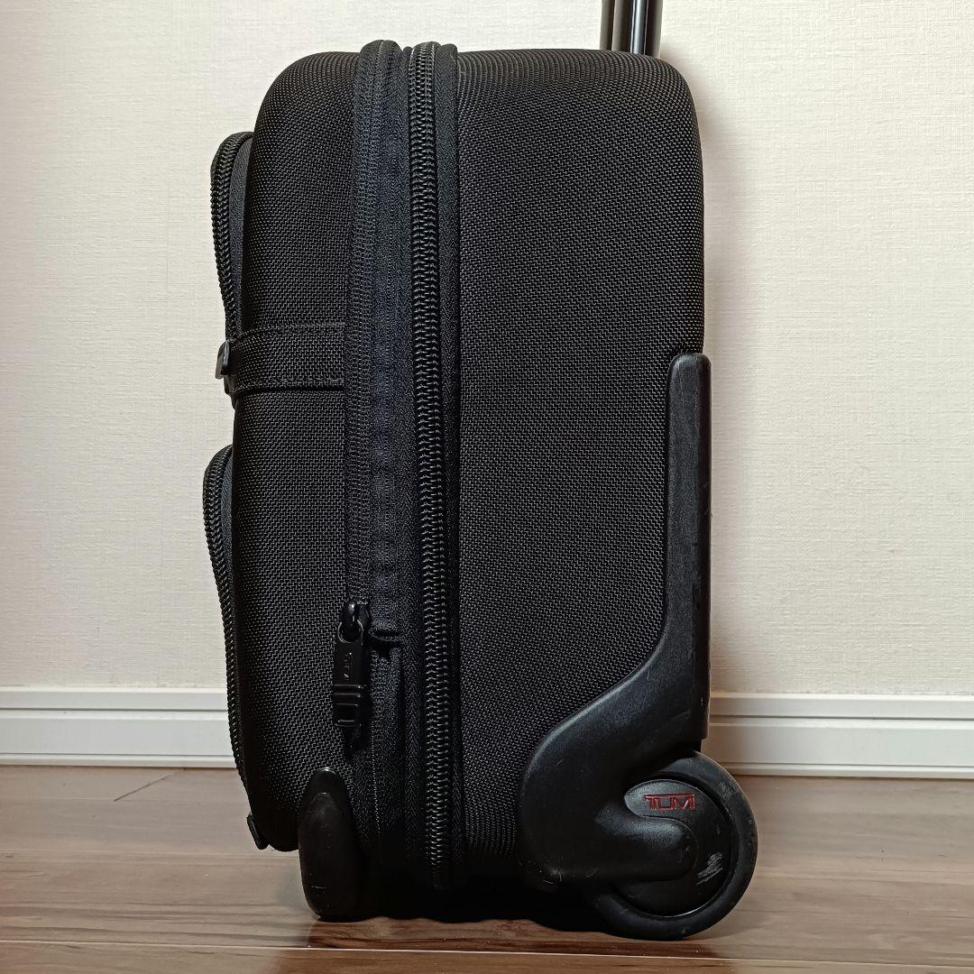 TUMI コンパクト エキスパンダブル ホィールド ブリーフ 機内持込可 黒