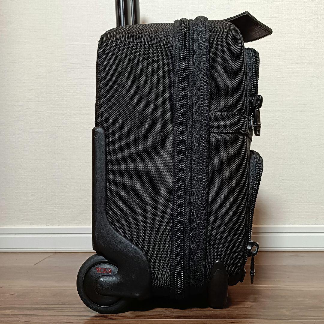 TUMI コンパクト エキスパンダブル ホィールド ブリーフ 機内持込可 黒