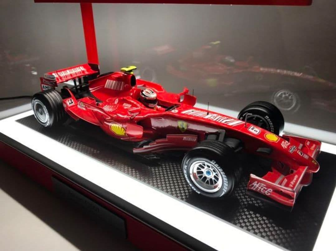 （I）1/18 フェラーリ F2007 ×LED照明付きアクリルケース