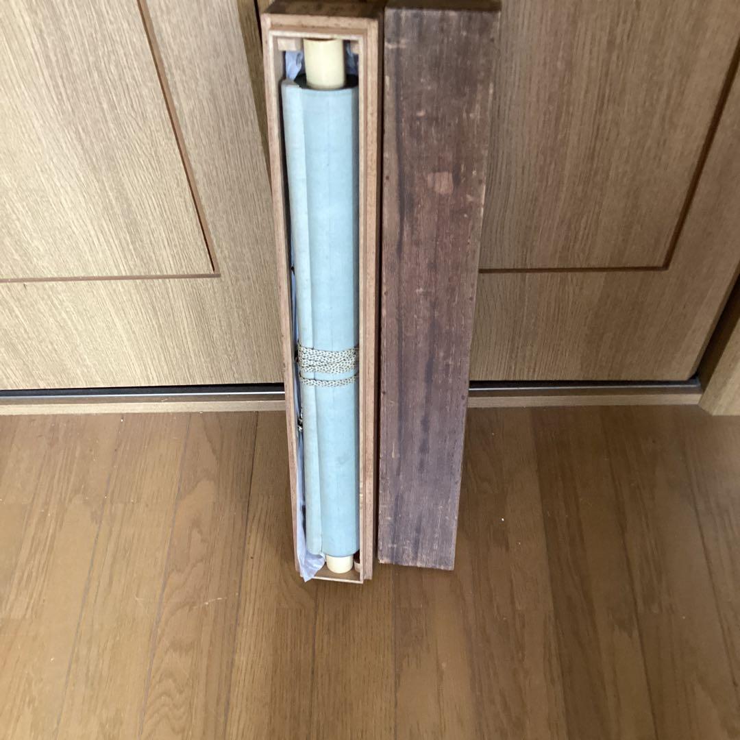 川合玉堂　　紙本水墨山水画【　山間の渓流　】　肉筆画　掛軸一幅　　軸先骨　285