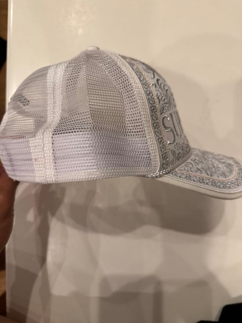 SUPREME 刺繍ホワイトキャップ