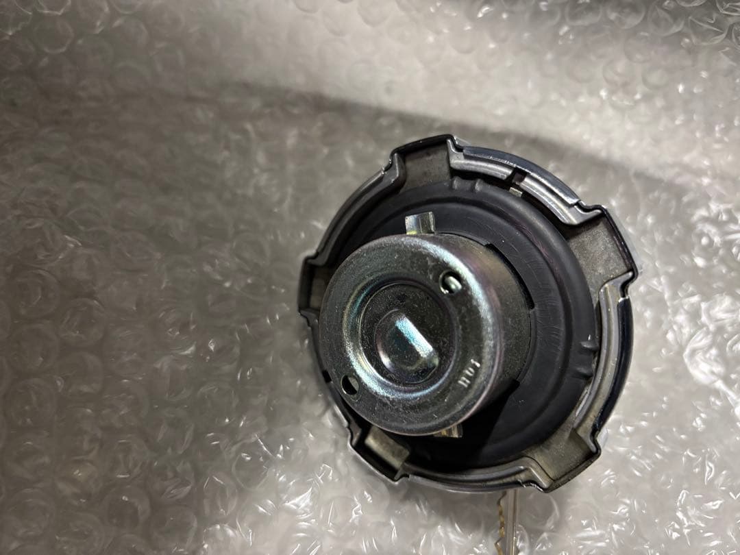 FTR223 黒タンク クロームキャップ付き　最終値下げ