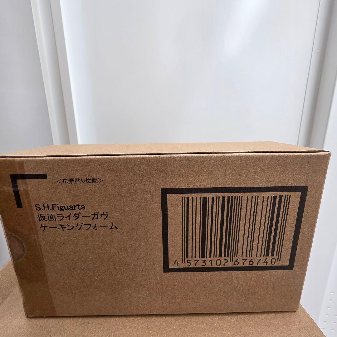 バ*ん様 S.H.Figuarts 仮面ライダーガヴ ケーキングフォー厶(在庫ラ