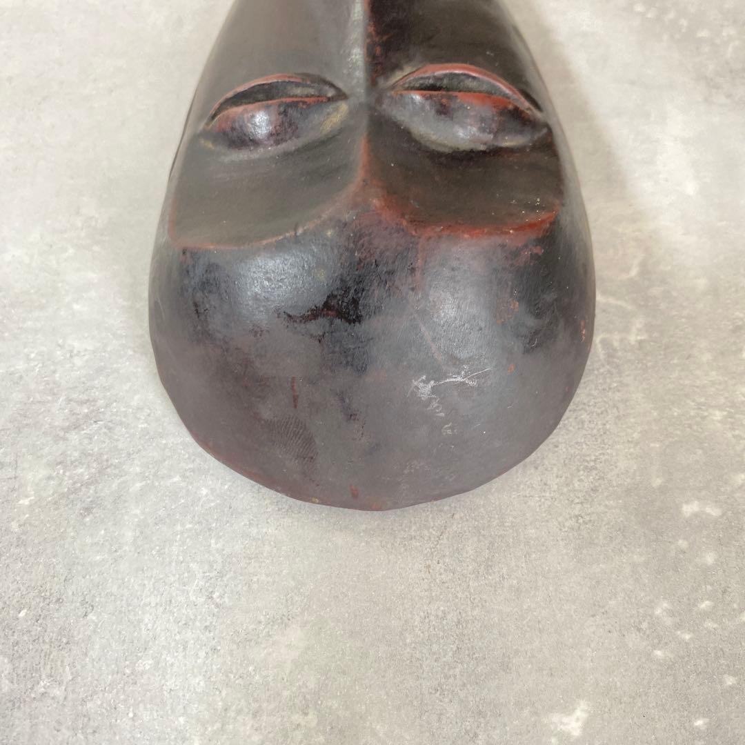アフリカ工芸品　コートジボワールのマスク　ルーブル型取り工房、9 x 17 cm
