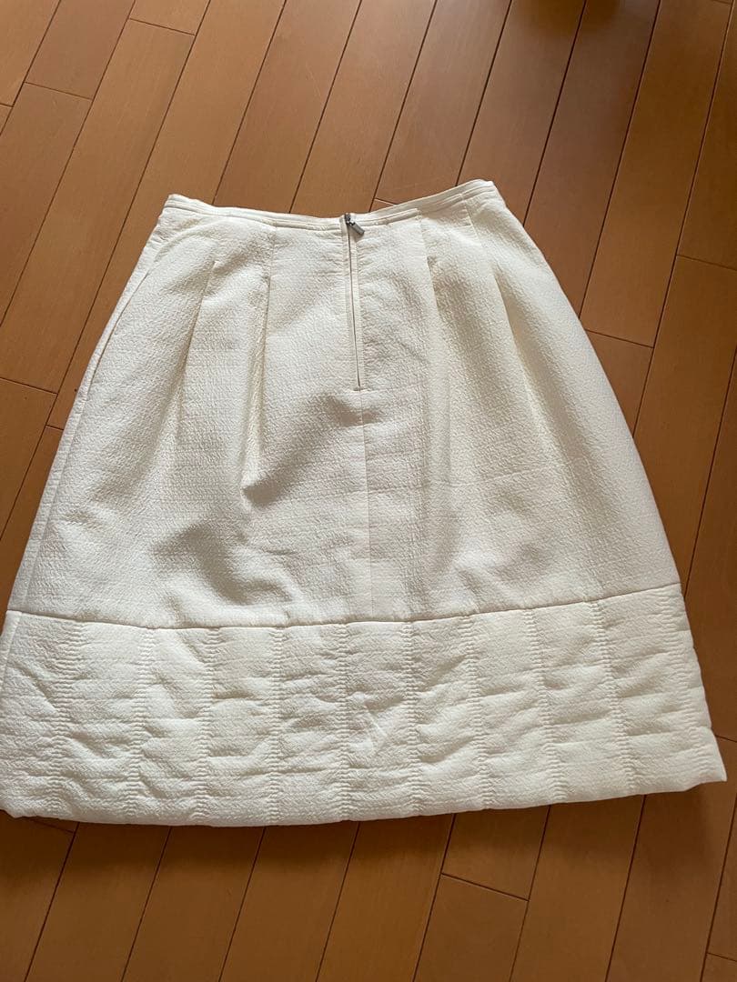 お値下げしました！FOXEY ホワイト 膝丈スカート