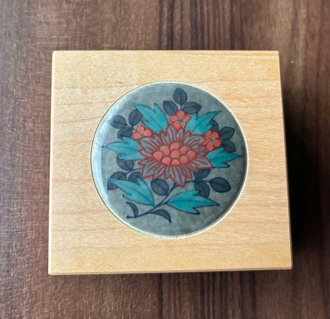 人間国宝 十四代 今泉今右衛門 色絵 薄墨草花文香合 有田焼