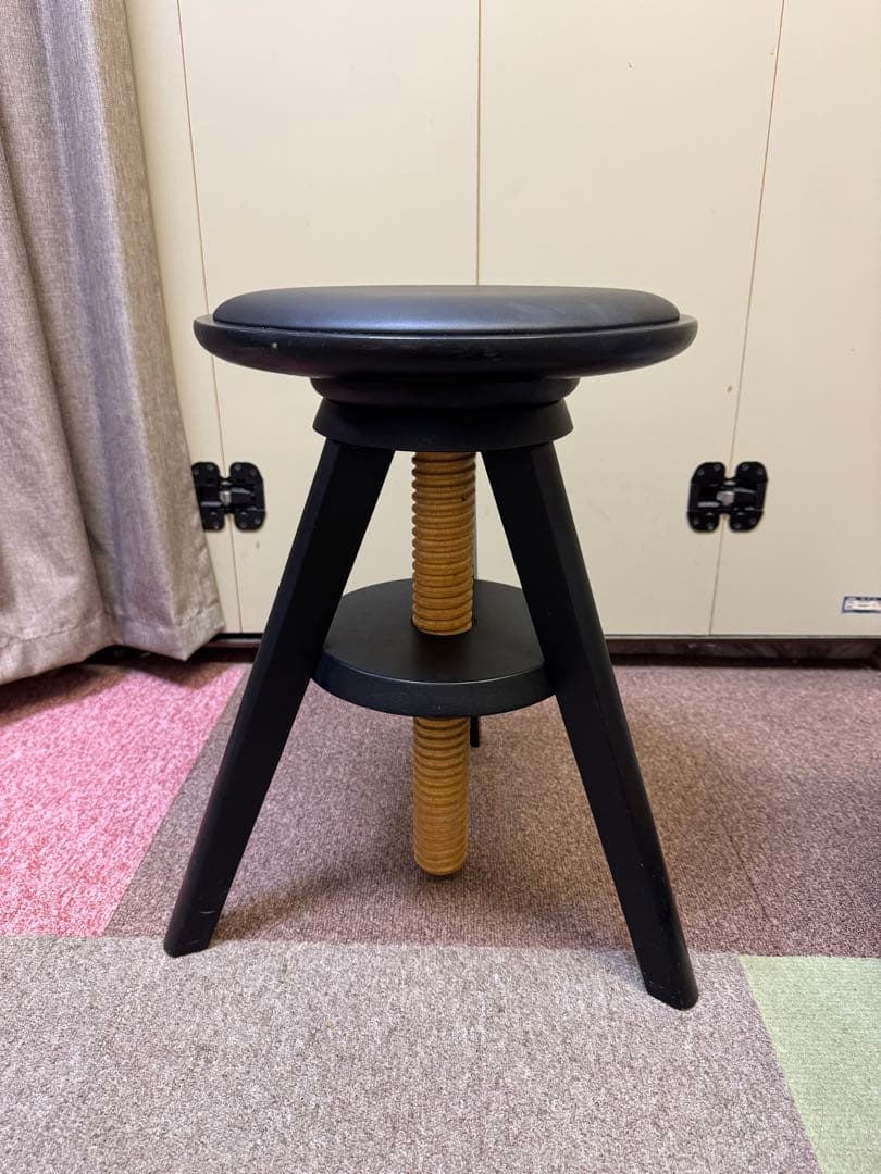 広松木工 スピンスツール 黒い円形クッション