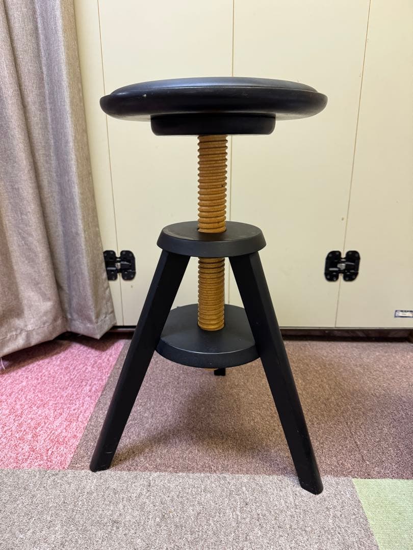 広松木工 スピンスツール 黒い円形クッション