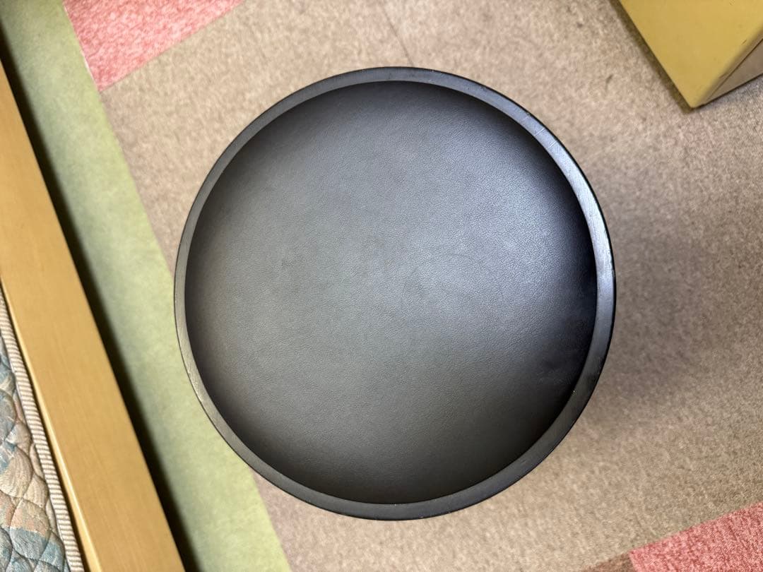 広松木工 スピンスツール 黒い円形クッション