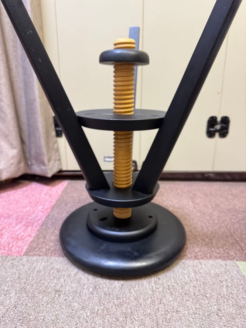 広松木工 スピンスツール 黒い円形クッション