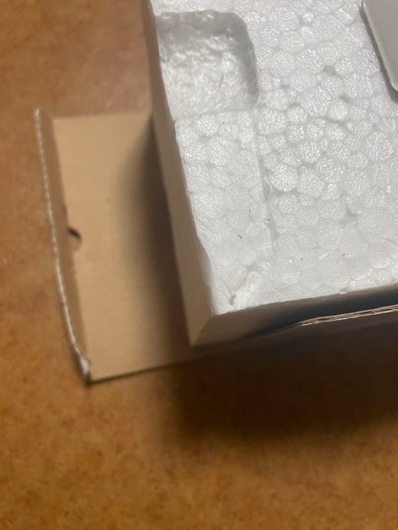 箱痛みあり　値引き　ゴッホピカチュウ　フィギュア