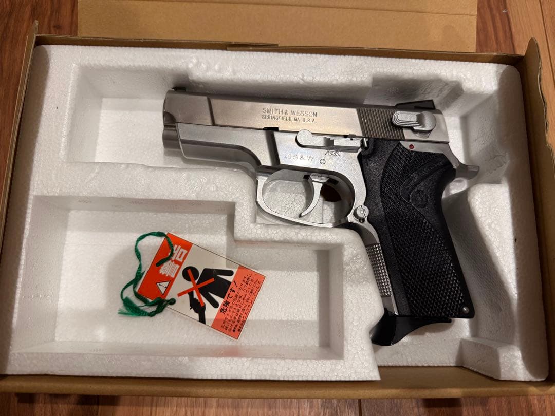 スミス&ウェッソンショーティ40 ステンレスシルバー