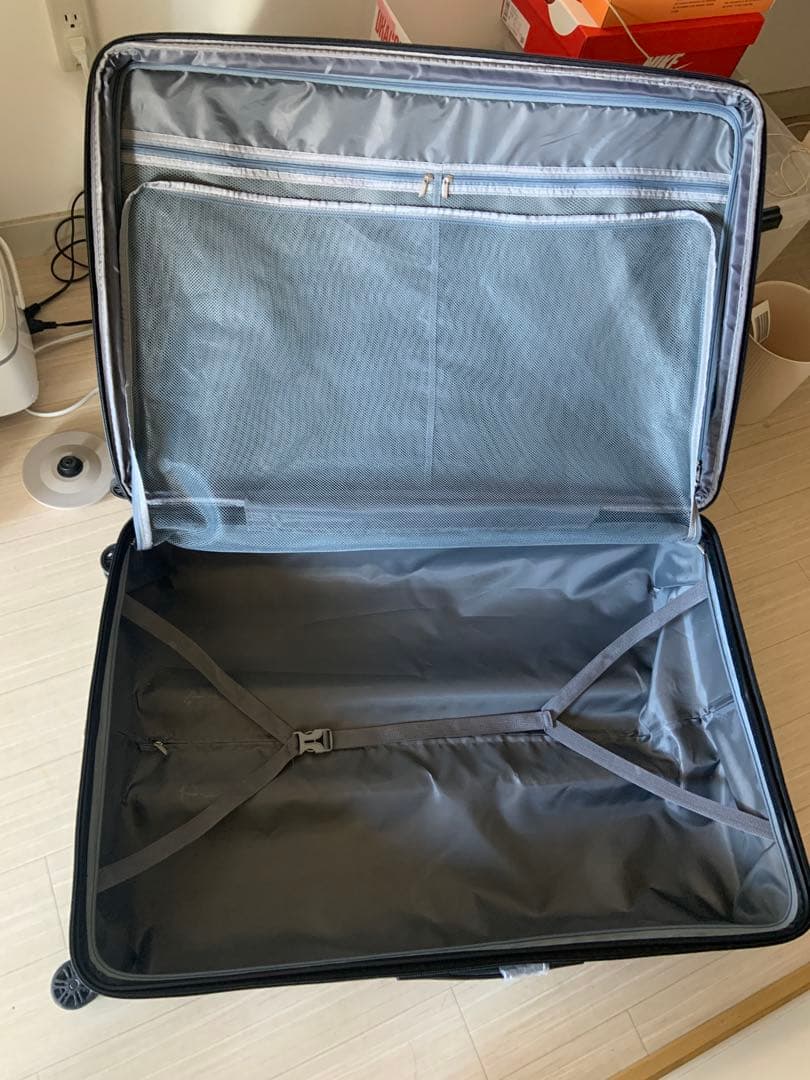 大型ポリカーボネートキャリーケース グレー