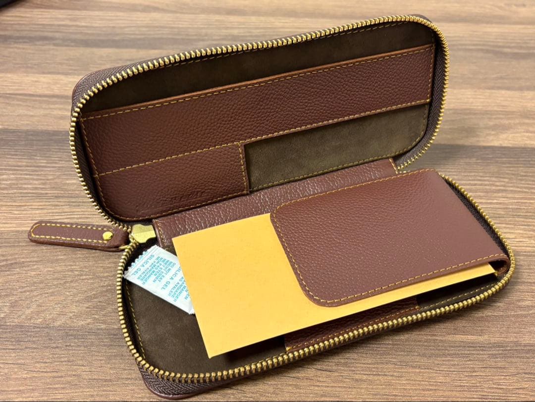 バハギア ラウンドジップペンケース シュリンクレザー ダークブラウン