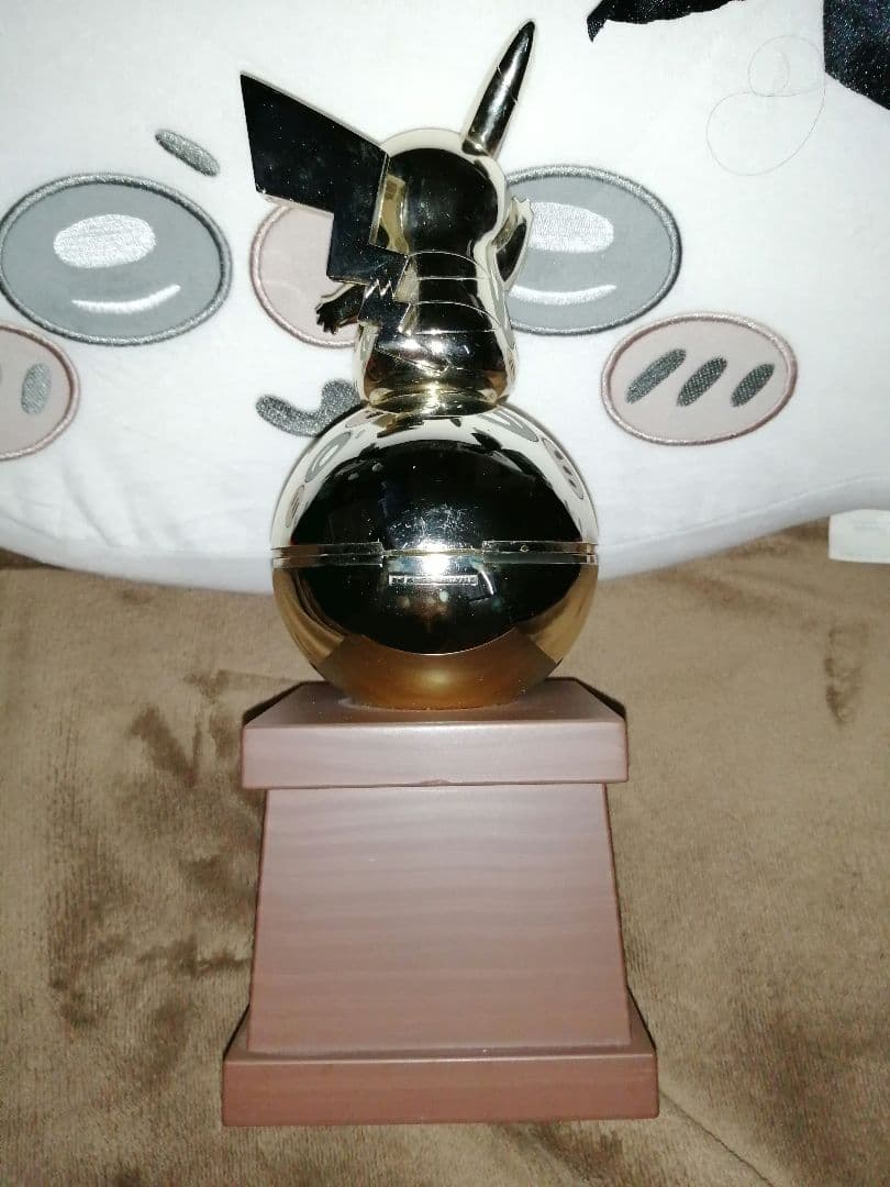 NTT西日本 ポケモン電報 トロフィー型 ピカチュウ