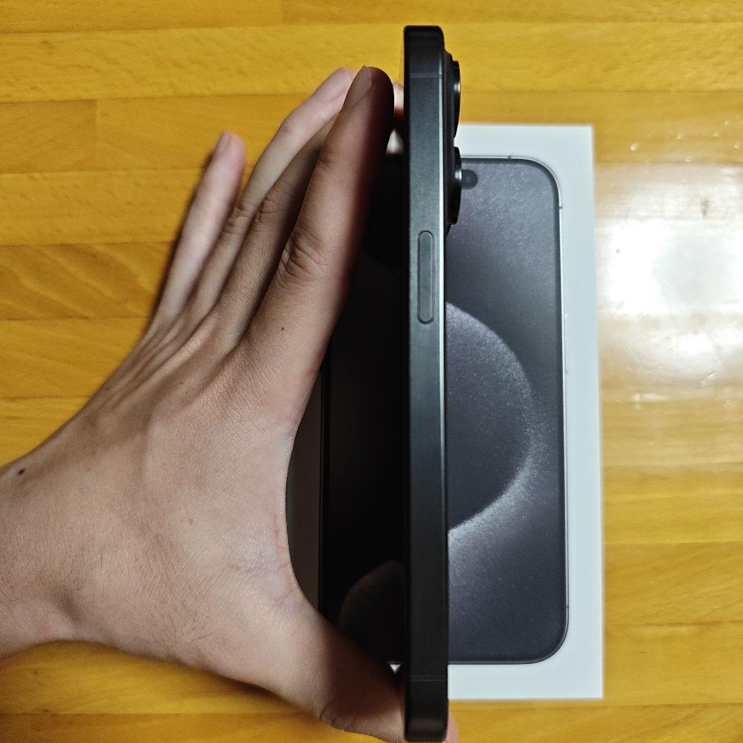 Apple iPhone 15 Pro 128GB ブラックチタン おまけ付き