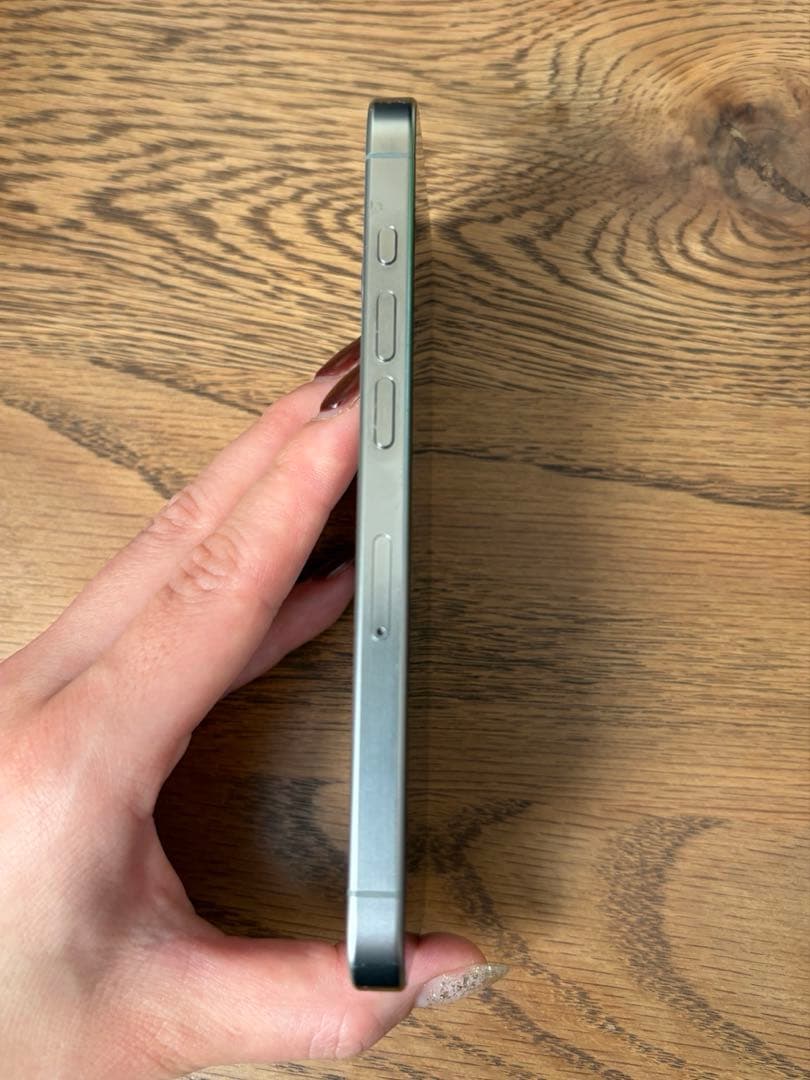 iPhone 15 Pro ナチュラルチタニウム128GB simフリー 美品