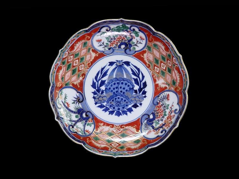 大聖寺伊万里　金襴手　窓絵　松竹梅に獅子の図　８寸皿　F246 AS-CZr