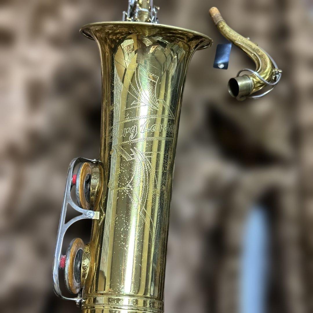 ベルグラーセンのテナー・サックスとケース