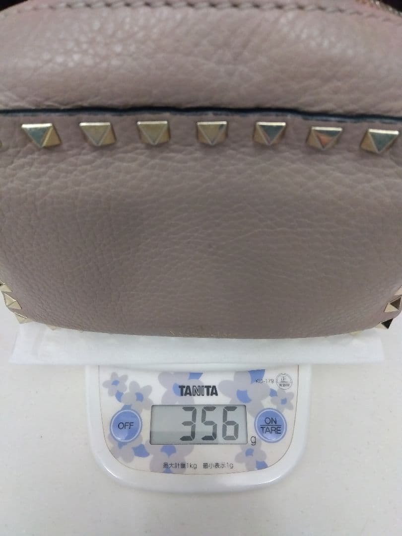 【VALENTINO】カメラバッグ スタッズショルダー 斜め掛け ベージュピンク